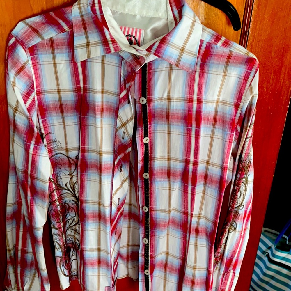 Super cute embroidered blouse on sleeves and side